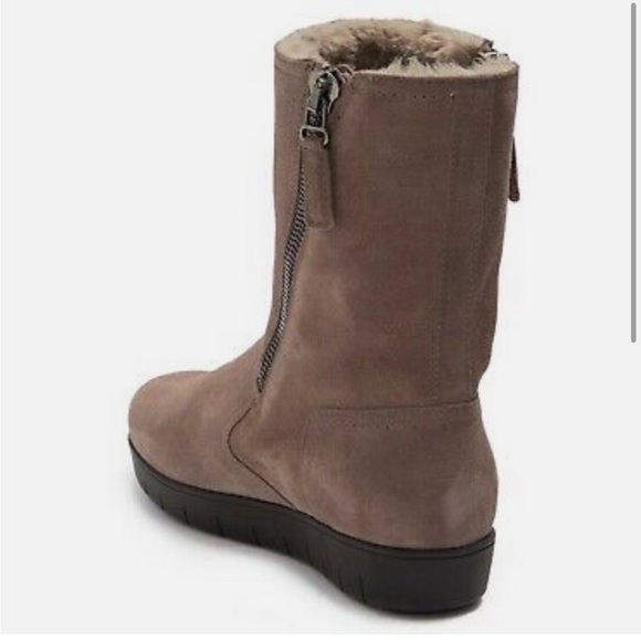AQUATALIA "WANITA" TAUPE SUEDE LEATHER -FUR / SHEARLING LINED ZIP ANKLE BOOTS - Picture 3 of 14